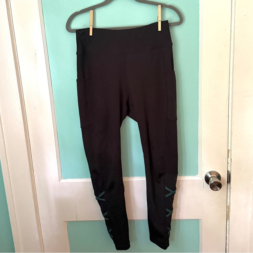 Black High-Waisted Leggings with Side Pockets